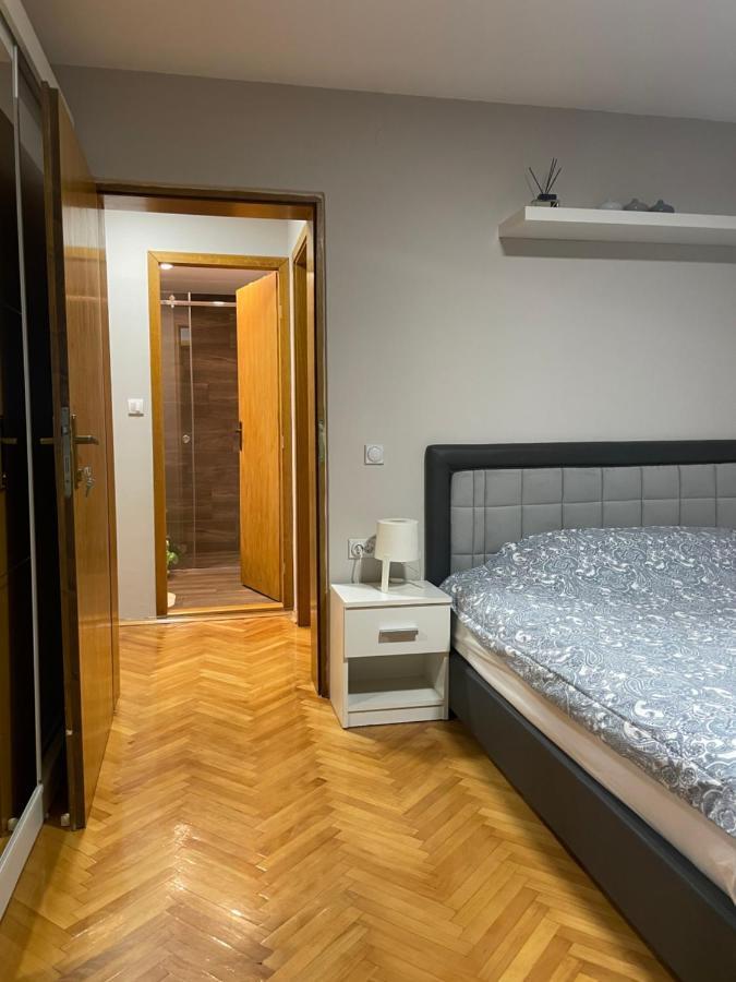Leo Apartman Ni Kültér fotó