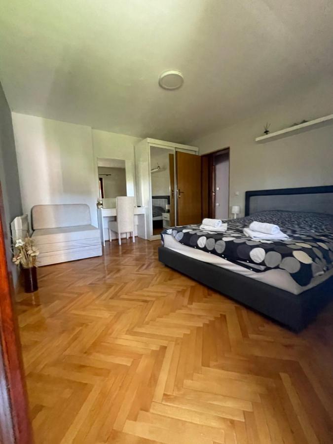 Leo Apartman Ni Kültér fotó