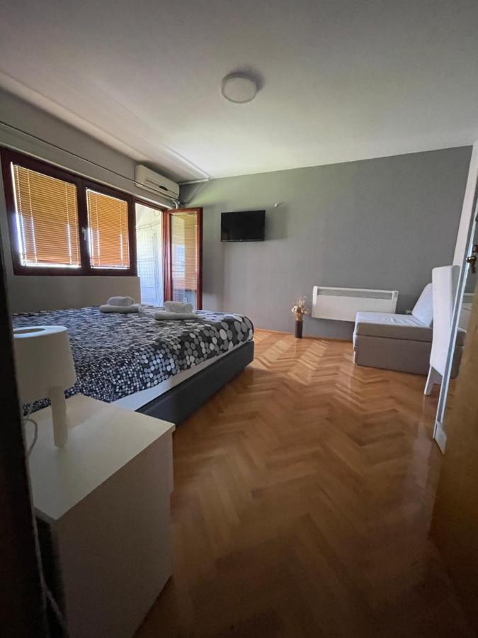 Leo Apartman Ni Kültér fotó