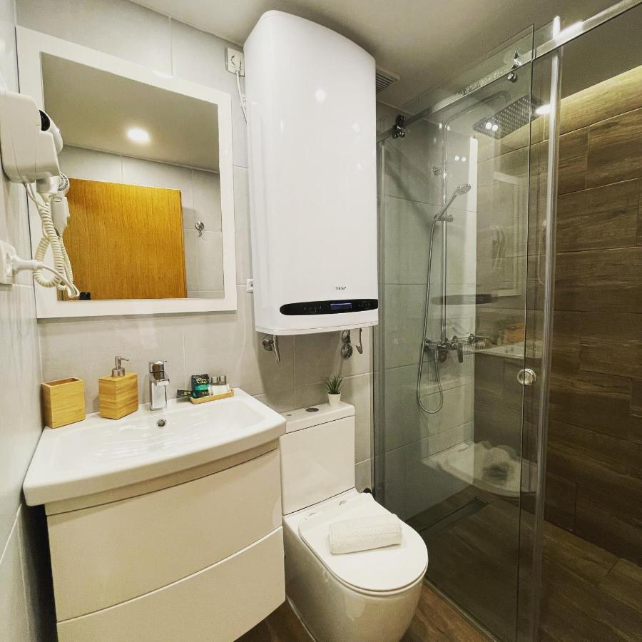 Leo Apartman Ni Kültér fotó