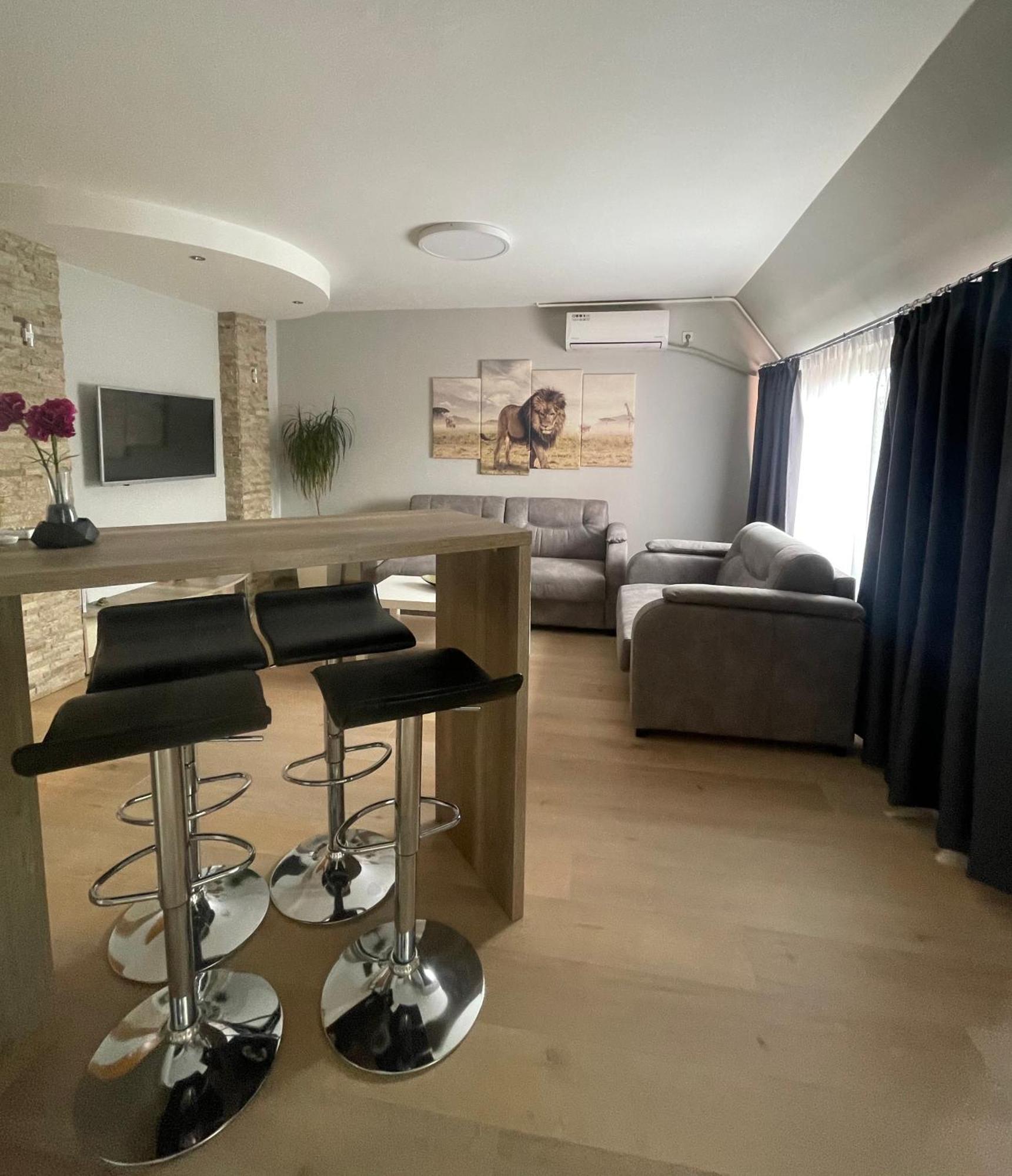Leo Apartman Ni Kültér fotó