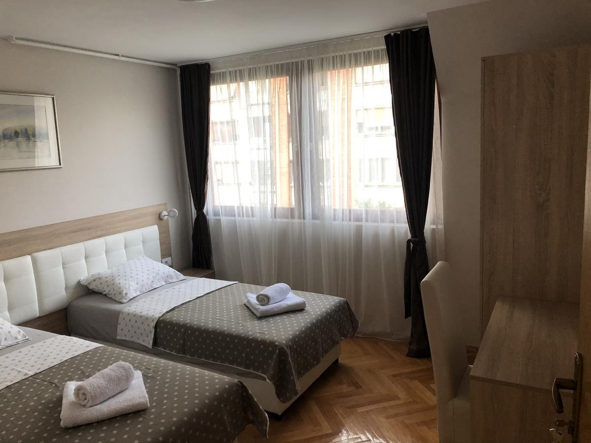 Leo Apartman Ni Kültér fotó