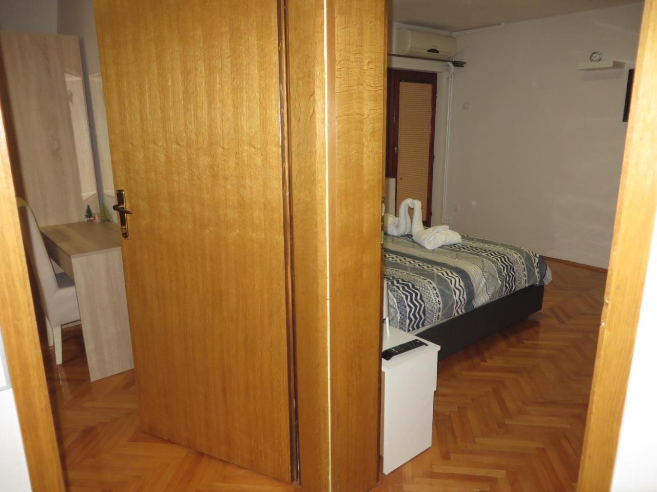Leo Apartman Ni Kültér fotó