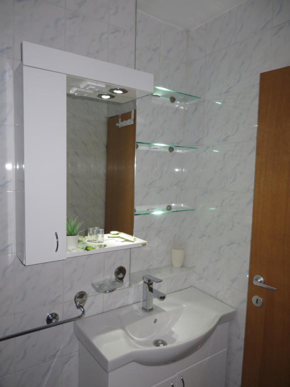 Leo Apartman Ni Kültér fotó