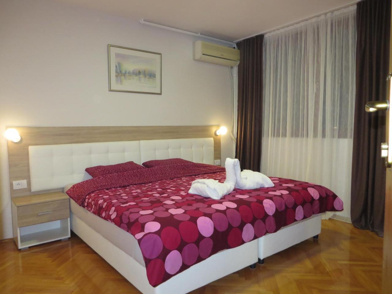Leo Apartman Ni Kültér fotó