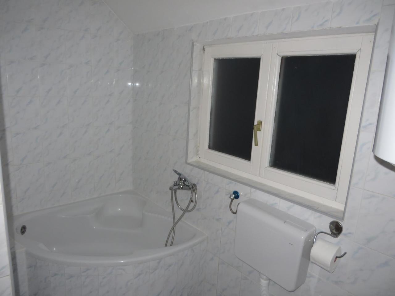 Leo Apartman Ni Kültér fotó